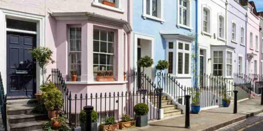 How close you can build a shed to your property line UK